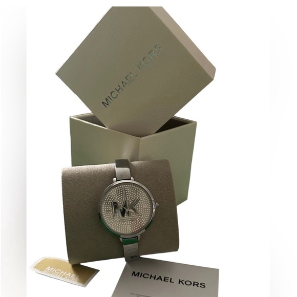 Michael Kors Watch - Picture 4 of 4